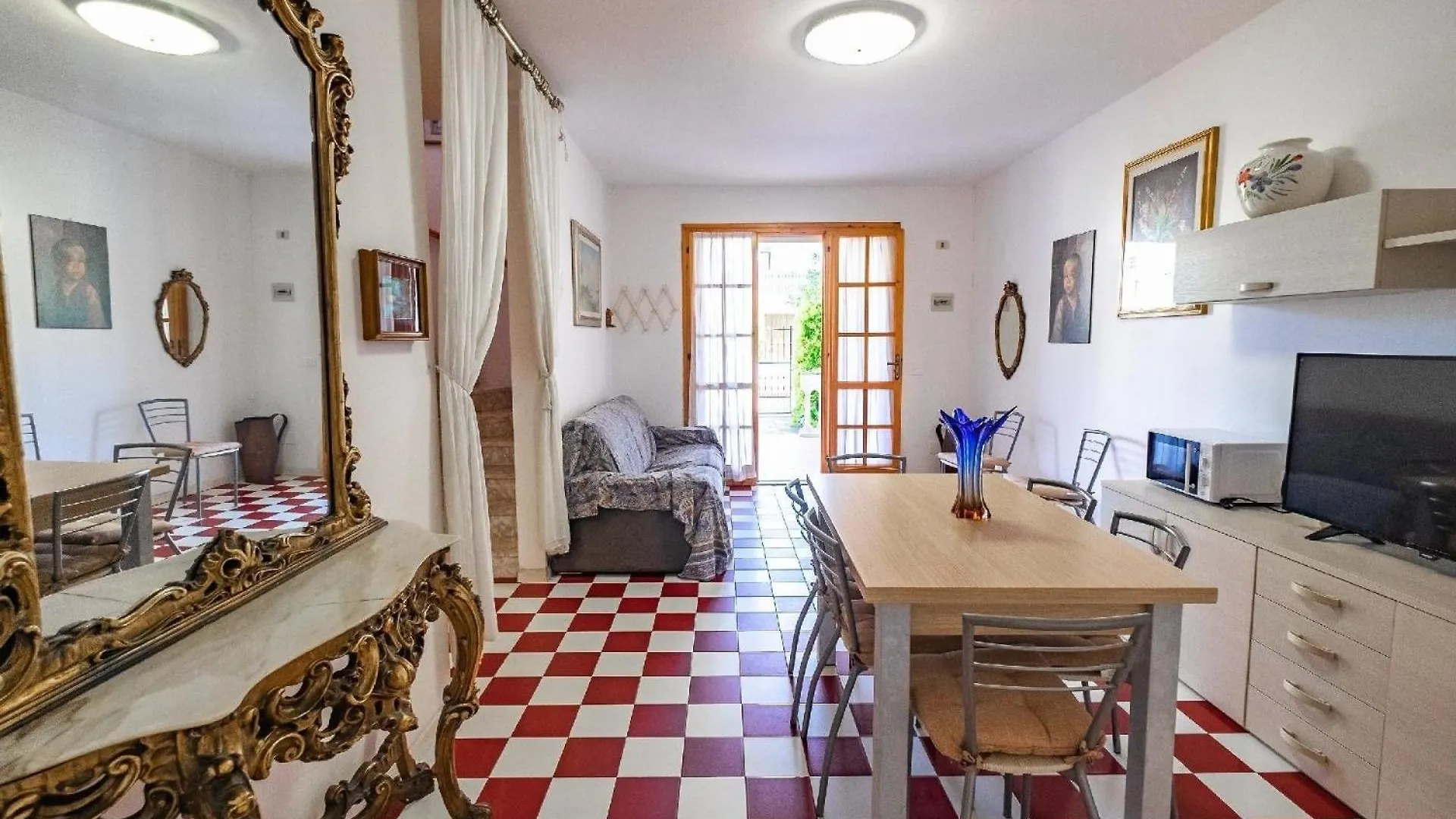 Ferienhaus In Lido Delle Nazioni Mit Grossem Garten