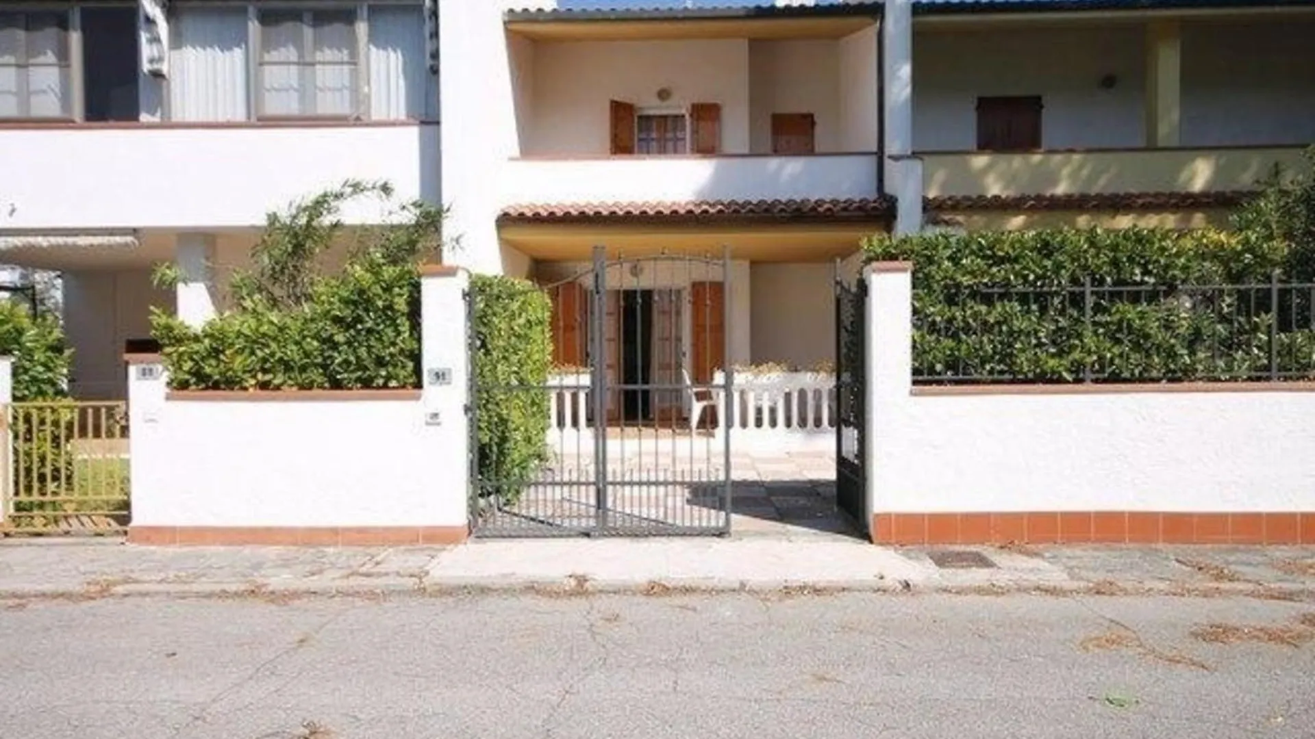 Ferienhaus In Lido Delle Nazioni Mit Grossem Garten Italy