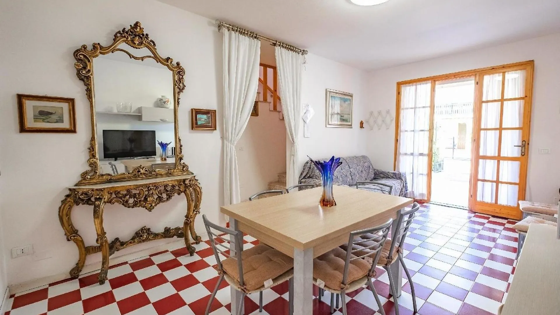 Ferienhaus In Lido Delle Nazioni Mit Grossem Garten